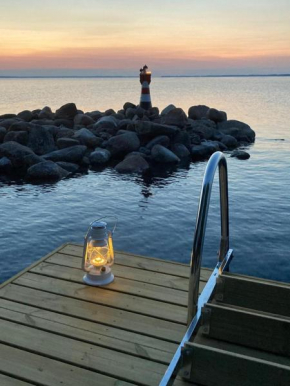 Mukava pieni 2-4h mökki min 2 vrk Saimaan rannalla, poreallas, puusauna, Wi-Fi, Smart TV, Savonlinna